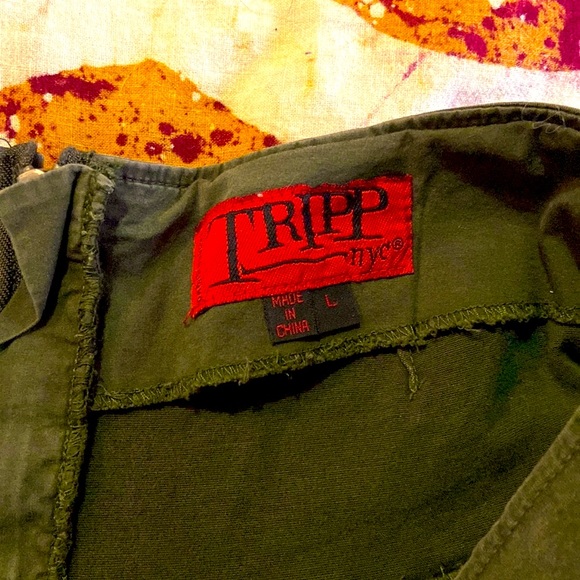 RARE 90’s VTG. TRIPP NYC GREEN & BLACK PLEATED MINI SKIRT W/STRAPS-LG~LIKE NEW - Picture 4 of 16